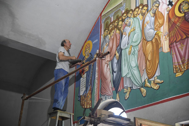 ЗА ЗАВИЧАЈ ПРИКУПЉА КУЛТУРНО БЛАГО: Живот на скели међу фрескама